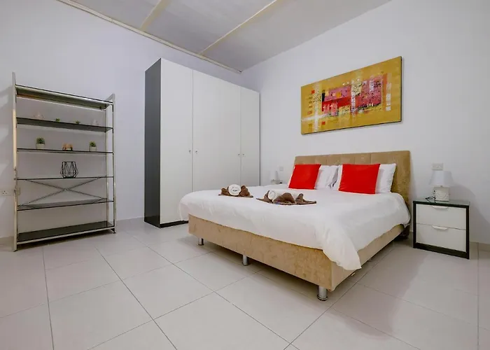 Contemporary Retreat In Prime Area Sliema