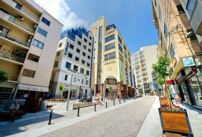 Contemporary Retreat In Prime Area