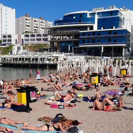 Contemporary Retreat In Prime Area Слима