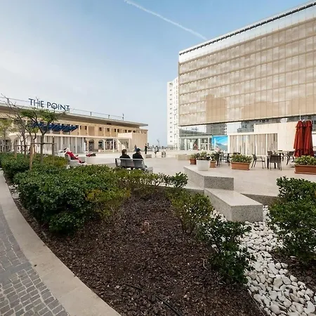 Contemporary Retreat In Prime Area Слима