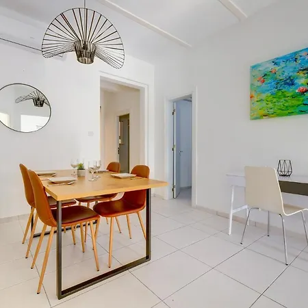 Апартаменты Contemporary Retreat In Prime Area