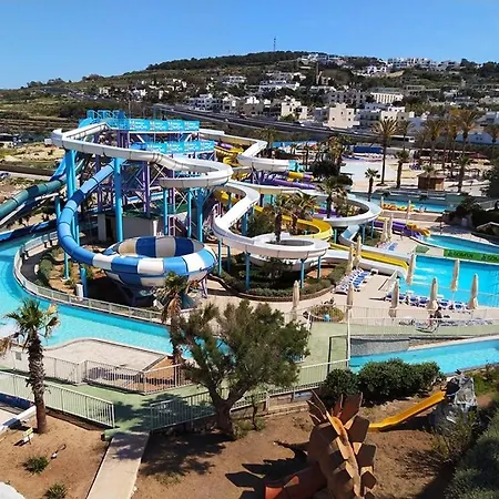 Contemporary Retreat In Prime Area Слима