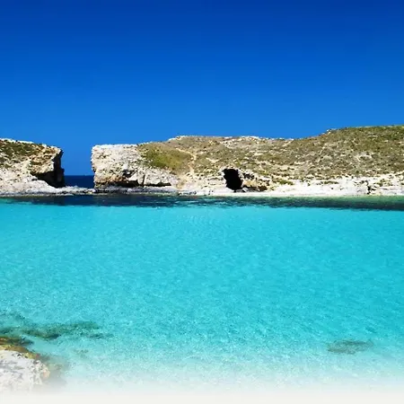 Contemporary Retreat In Prime Area * Слима