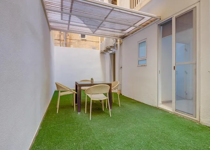 Contemporary Retreat In Prime Area