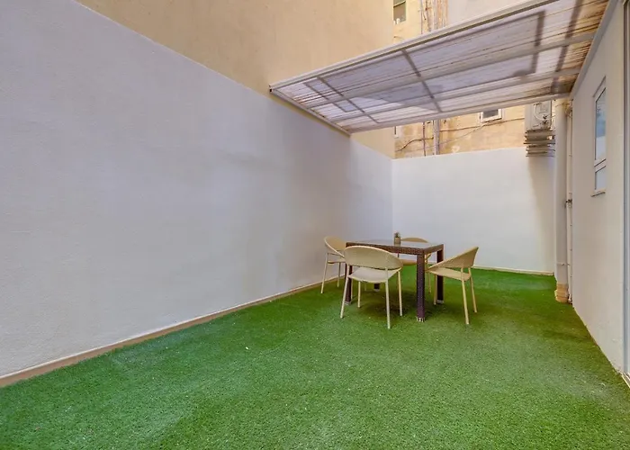 Contemporary Retreat In Prime Area Apartament Sliema